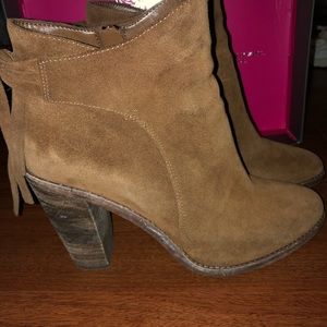 New Vince Camuto Fringe Cowgirl Boho Boots, ankle booties, NEW